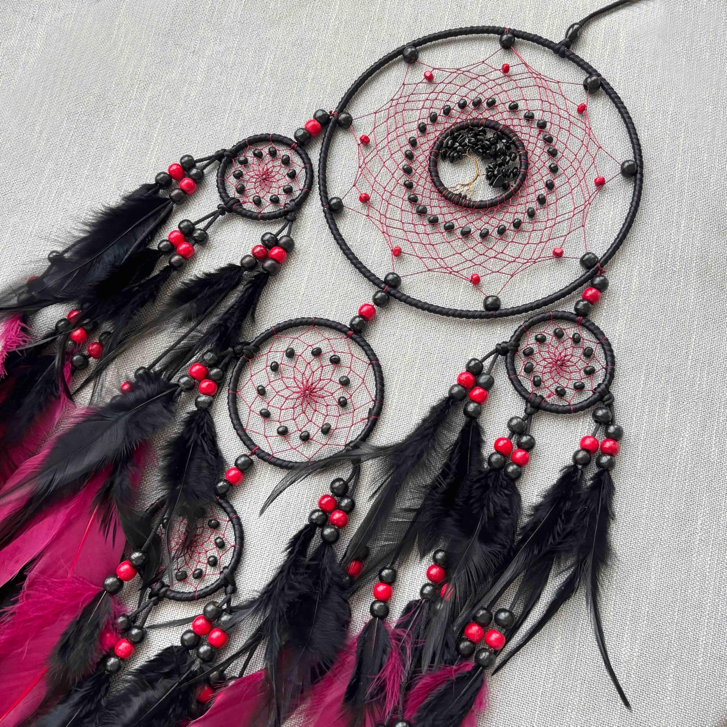 MEIZHIANDME Large Dream Catchers, Boho Handmade Native Macrame Dream Catchers Wall Hanging for Bedroom Living Room Dorm Room Decor, Adults Wedding Party Decor, Festival Blessing Gift (Red & Black)