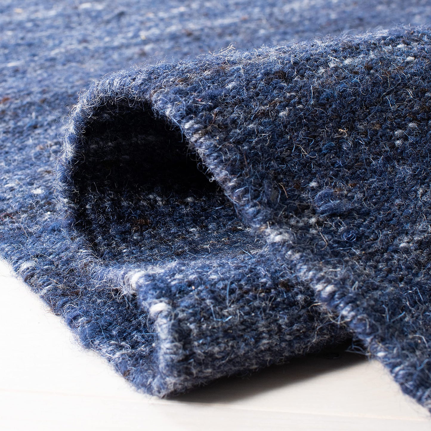 SAFAVIEH Kilim Collection Area Rug - 5' x 8', Navy & Blue, Handmade Wool, Ideal for High Traffic Areas in Living Room, Bedroom (KLM551N)
