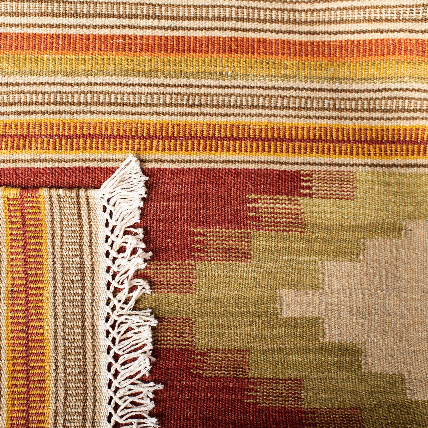 SAFAVIEH Kilim Collection Accent Rug - 2' x 3', Red & Multi, Handmade Southwestern Tribal Wool, Ideal for High Traffic Areas in Entryway, Living Room, Bedroom (NVK177A)