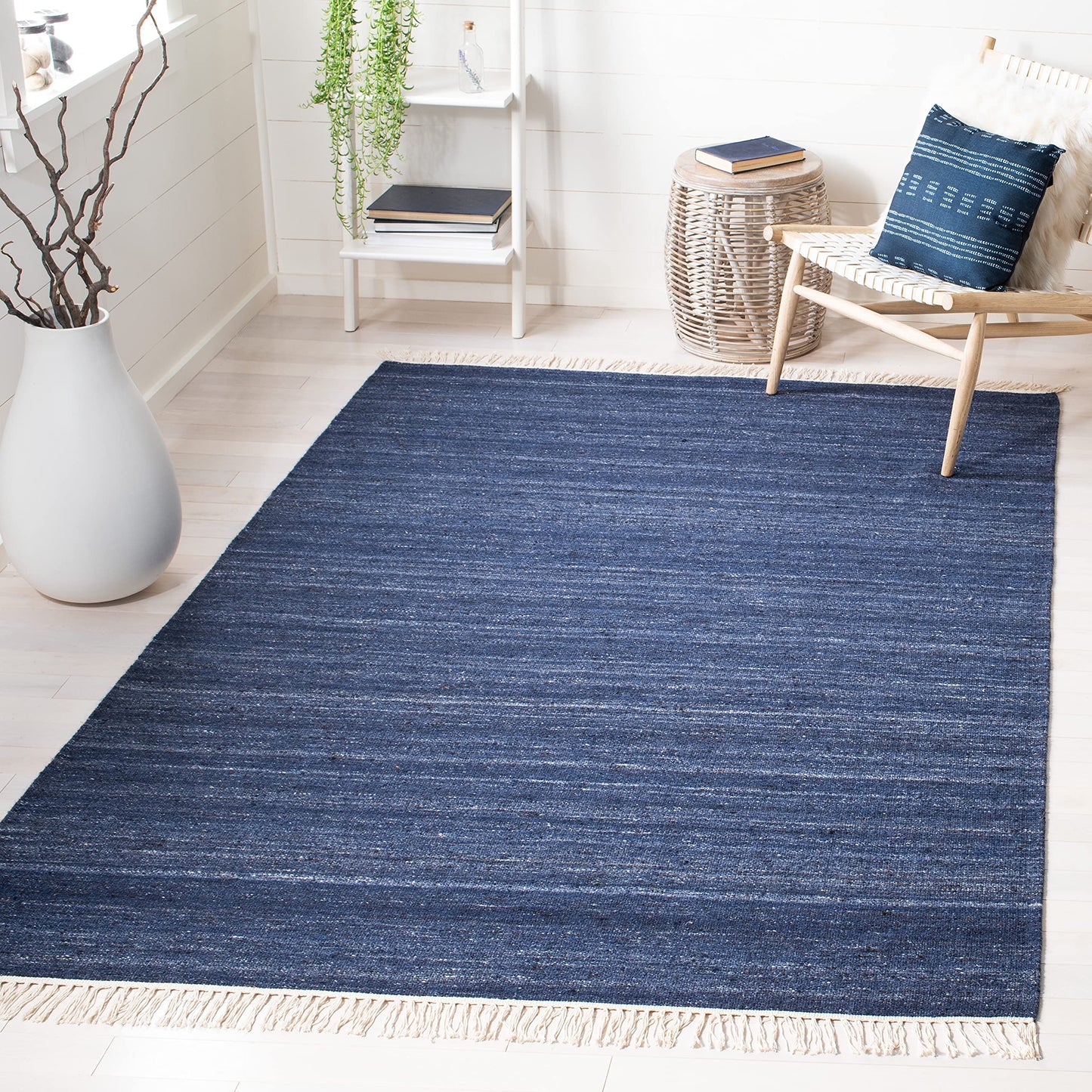 SAFAVIEH Kilim Collection Area Rug - 5' x 8', Navy & Blue, Handmade Wool, Ideal for High Traffic Areas in Living Room, Bedroom (KLM551N)